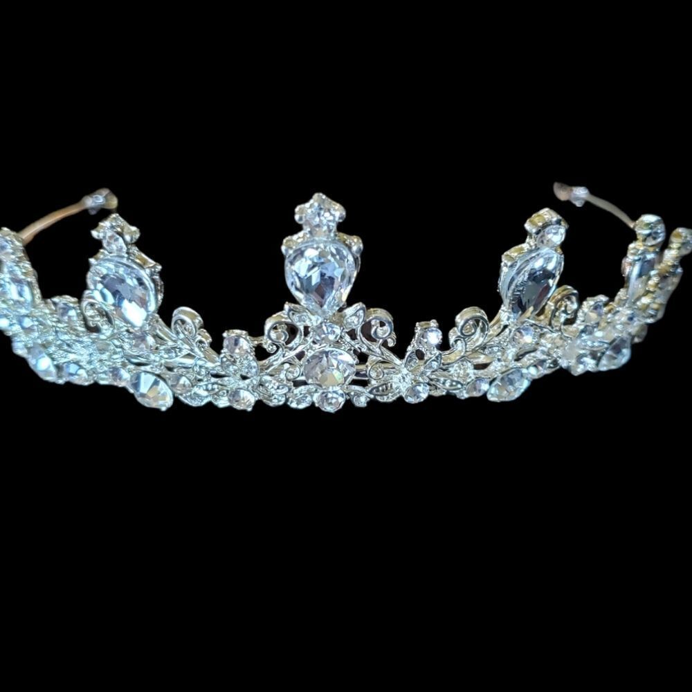 Wedding tiera silver tone and rhinestones.